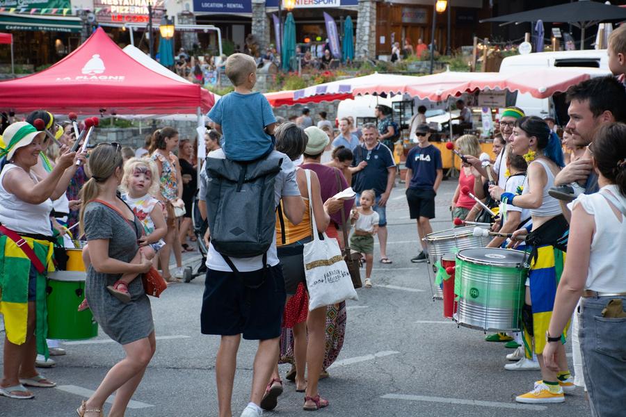 Marché artisanal & braderie des commerçants_Champagny-en-Vanoise