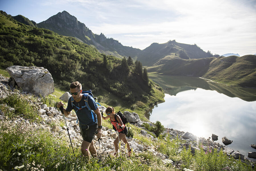 Tour du Roc des Tours et Lac de Lessy