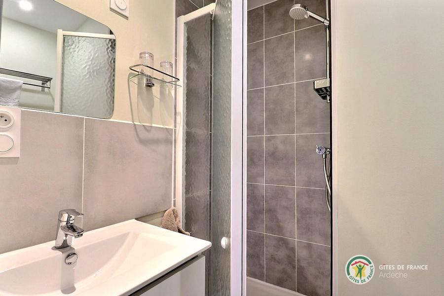 Salle d'eau-chambre 