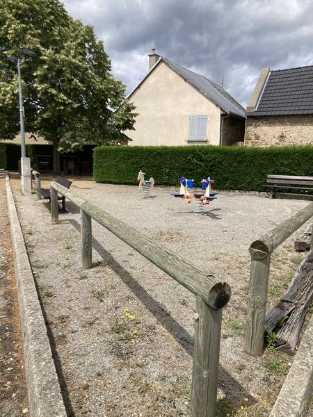 Aire de jeux à proximité de l'église