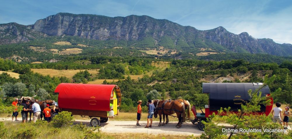 Petite évasion bohème en roulotte tirée par des chevaux