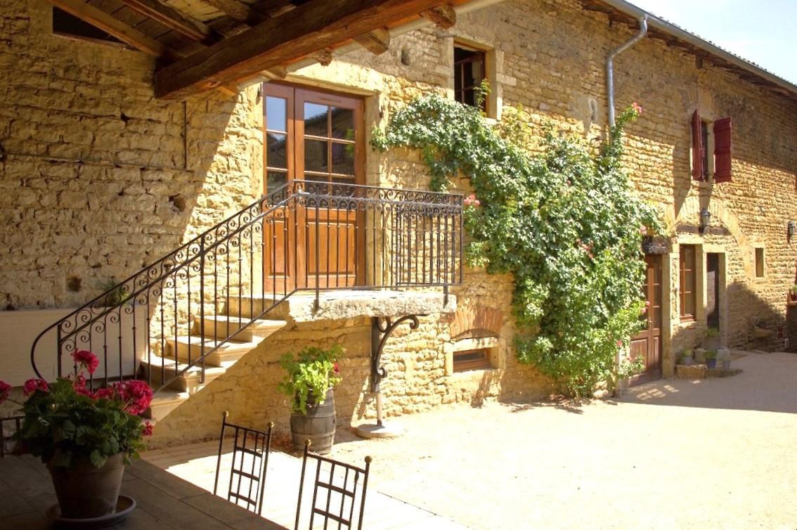 Gîte - 36 personnes - Le « Relais des pierres Dorées » à Lacenas dans le Beaujolais - Rhône.