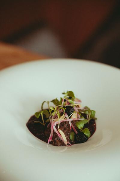 Plat autour de la joue de boeuf