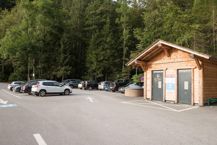 Toilettes publiques du bout du lac de Montriond