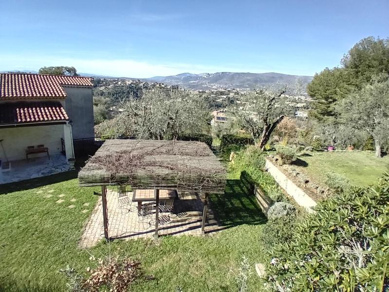 Gîte Le Dionel-Coin repas extérieur couvert-Colomars-Gîtes de France des Alpes-Maritimes