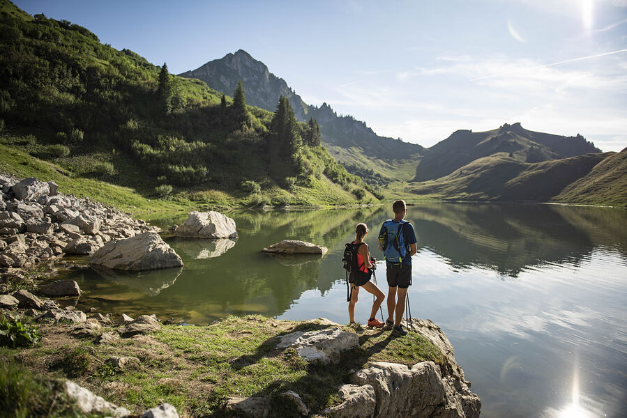 Tour du Roc des Tours et Lac de Lessy