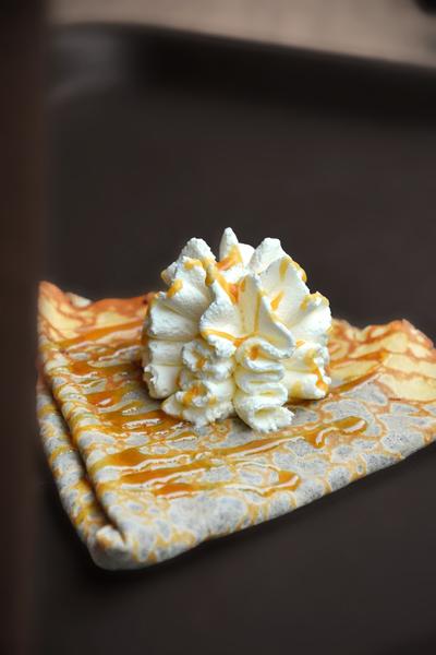 Crêpe Glaces Moustache avec sa touche de chantilly
