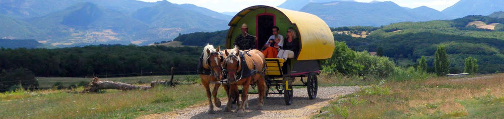 Petite évasion bohème en roulotte tirée par des chevaux