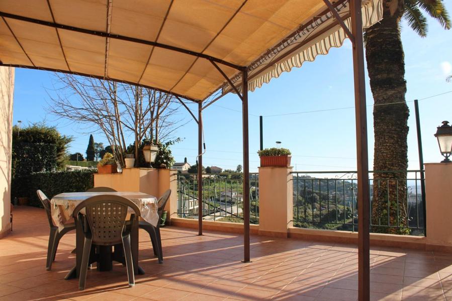 Gîte La terrasse d'Azur-Terrasse-Nice-Gîtes de France des Alpes-Maritimes