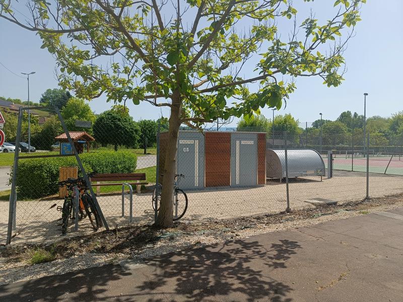 Toilettes publiques et point d'eau potable_Saint-Genix-les-Villages