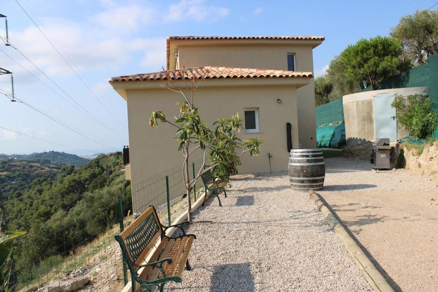 Gite de Bellet-Terrain de pétanque-Gîtes de France Alpes-Maritimes