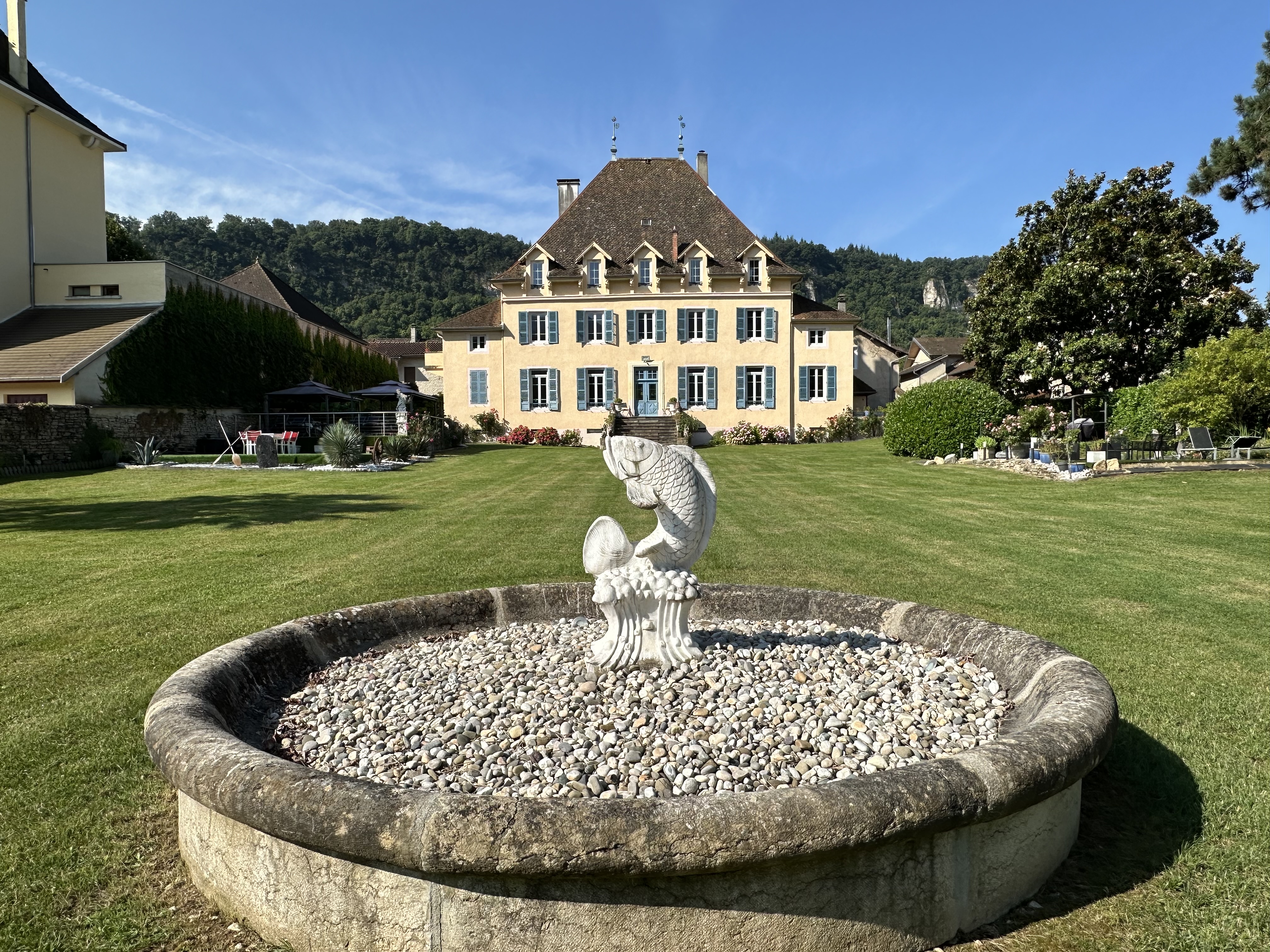 Vue sur l'arrière de la propriété depuis le parc