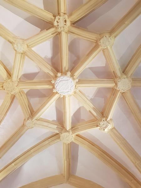 Voûte à liernes et tiercerons de la chapelle Saint-Sébastien de Conzieu