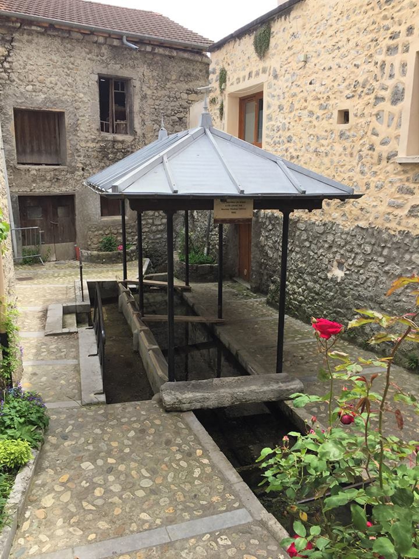 Le Bassin-lavoir