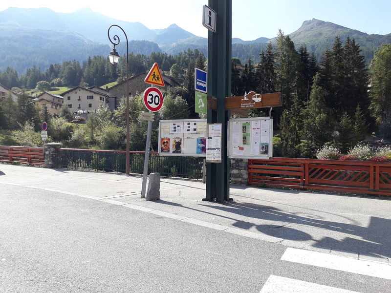 arret de bus n°302 : Pont Abribus sens montant