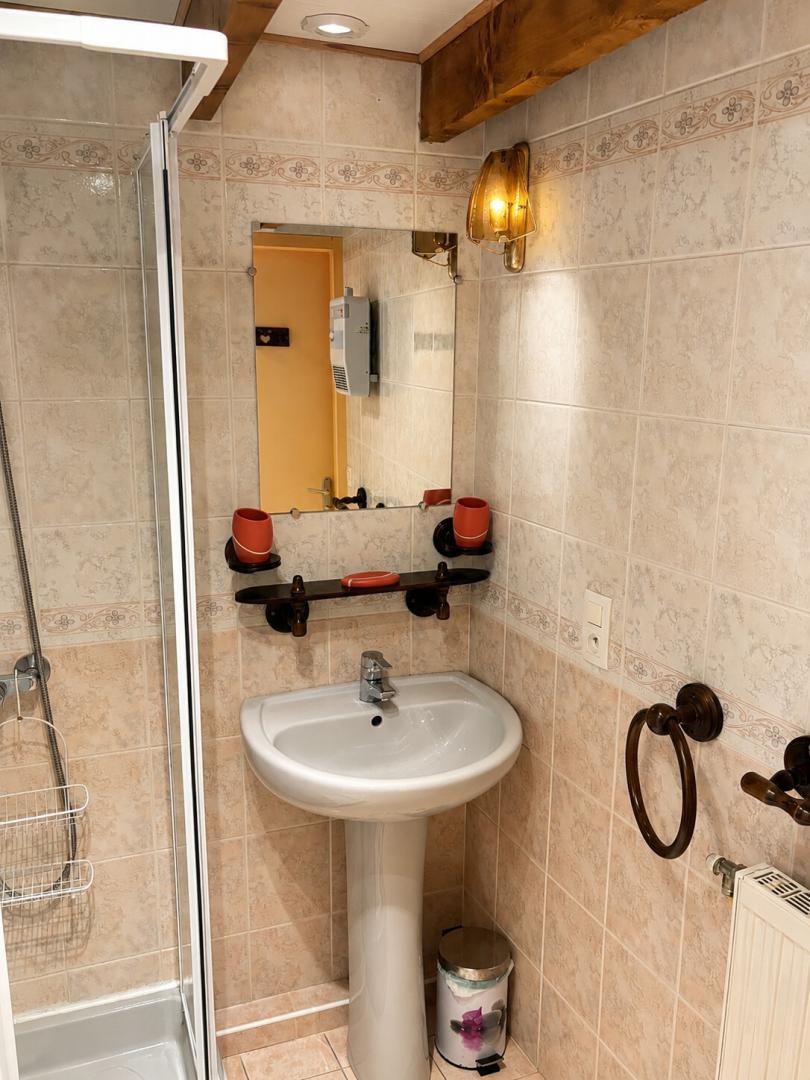 Salle d'eau privative avec douche + toilette - second étage