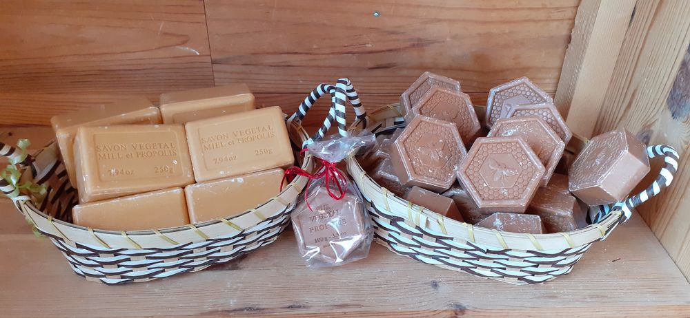Des savons au miel pour soi ou à offrir fabriqués localement