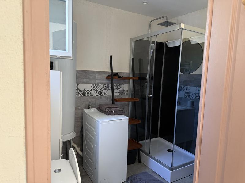 Gîte 4 personnes avec piscine – Élégance, calme et détente_Bollène