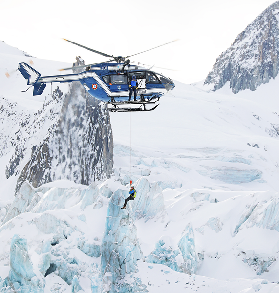 #10 Hélitreuillage au dessus des séracs, CHOUCAS 74. Hiver 2022-2023, Barbara Vaysse © Adagp 2026