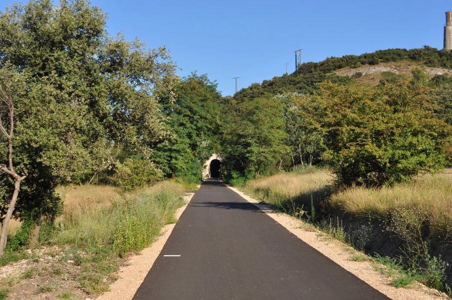 Voie verte de Montfrin à Beaucaire dans le Gard