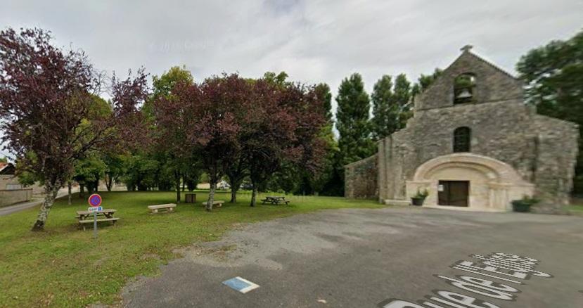 Aire de l'église de Montigné