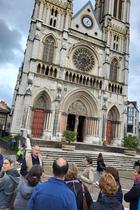 Le parvis de l'église