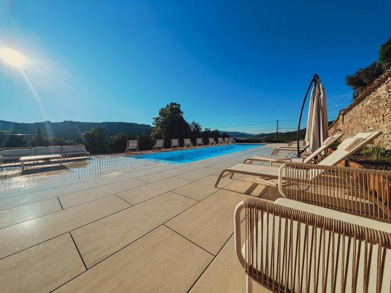 Grand Gîte avec piscine - 34 personnes et 11 chambres \