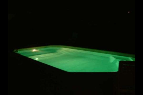 Piscine éclairée