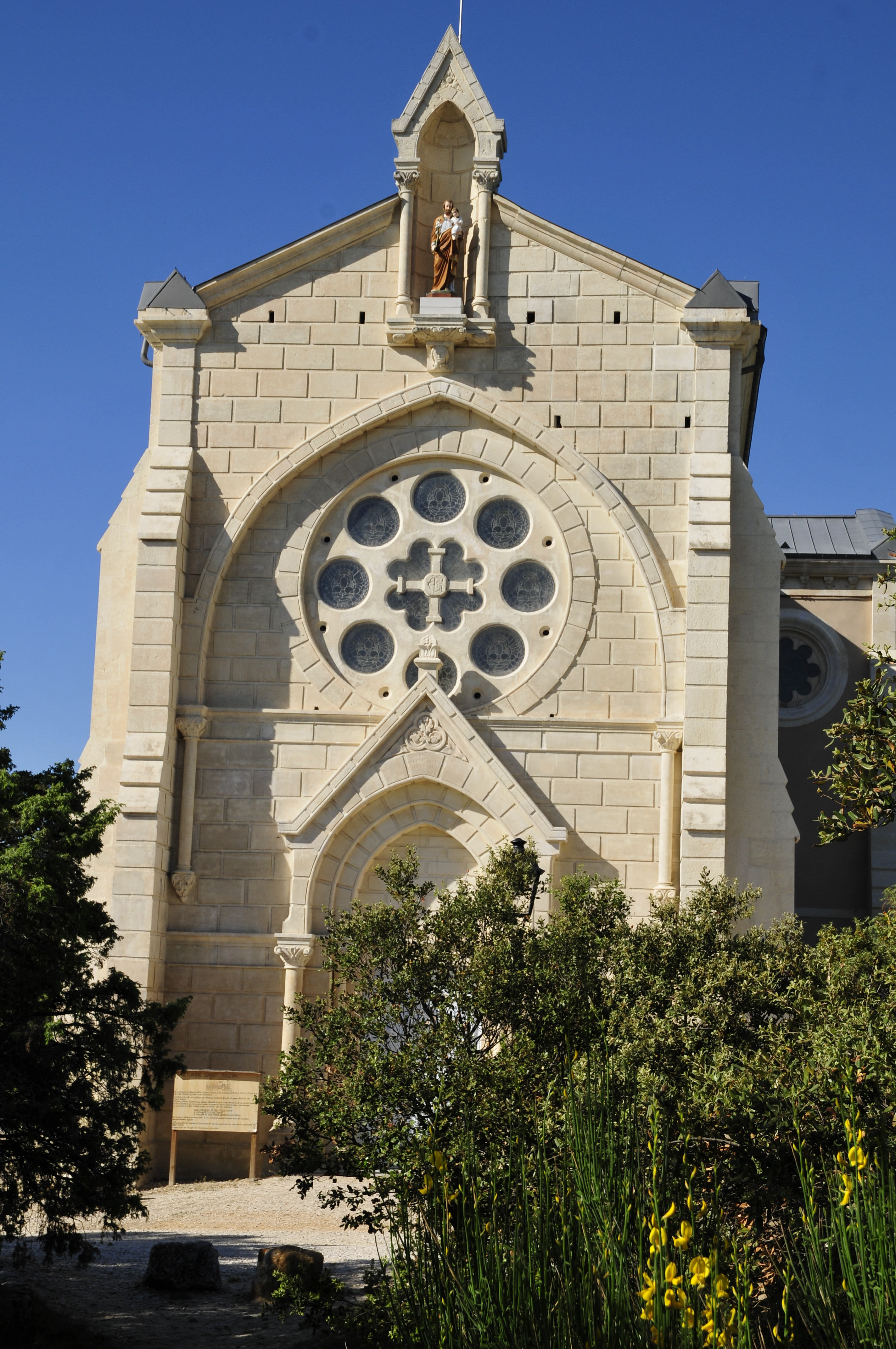 Sanctuaire Saint Joseph 1 - Roussas