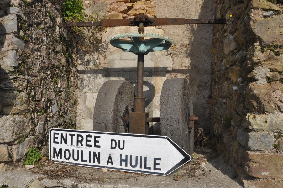 Les presses du Moulin des Cinq Ponts à Cuers