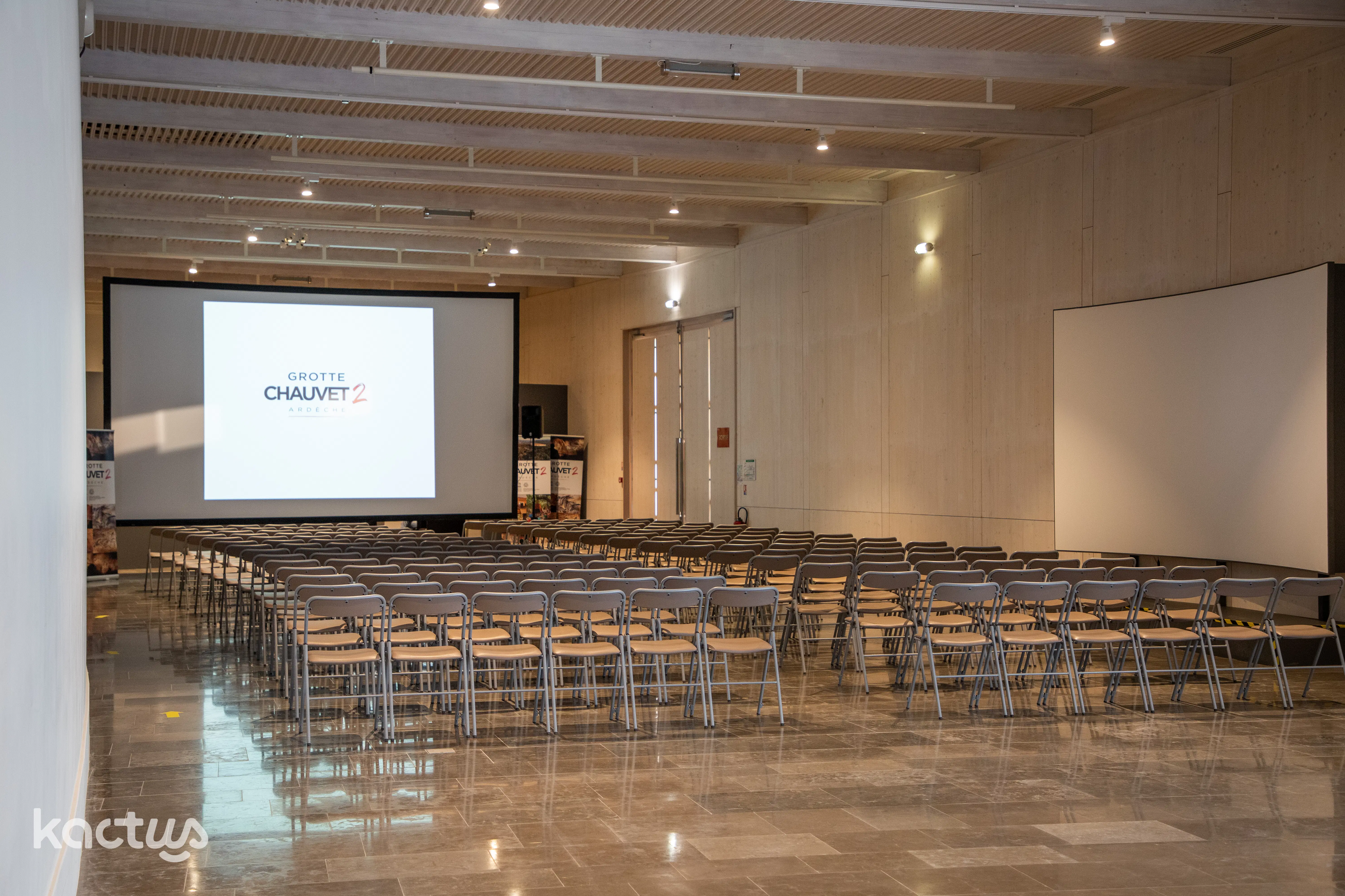 Centre de Conférences de la Grotte Chauvet 2_Vallon-Pont-d'Arc