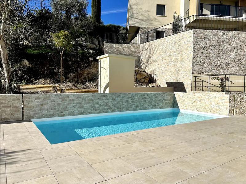 Piscine dans la résidence - Réservée uniquement aux locataires et résidents