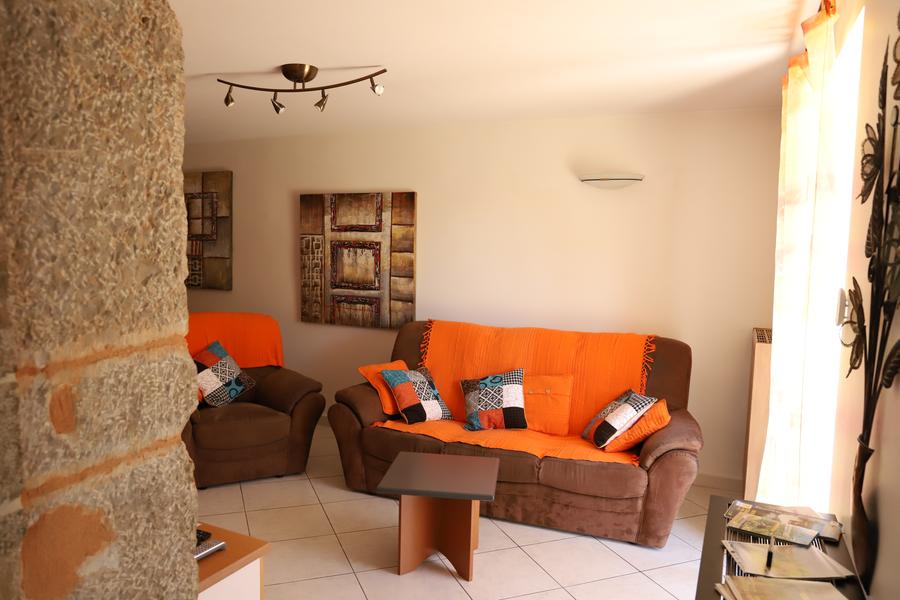 Salon du gîte Ô Relais des Gardes à Bouvesse-Quirieu