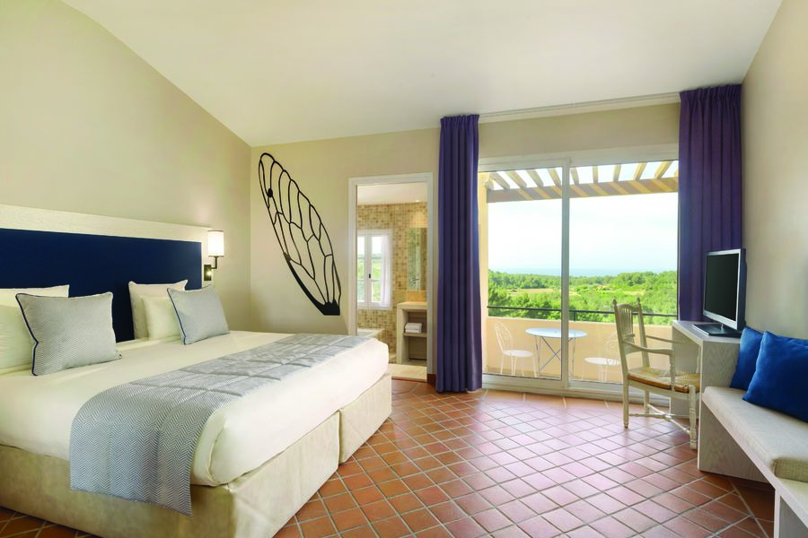 Chambre Deluxe, terrasse vue sur le golf et la mer