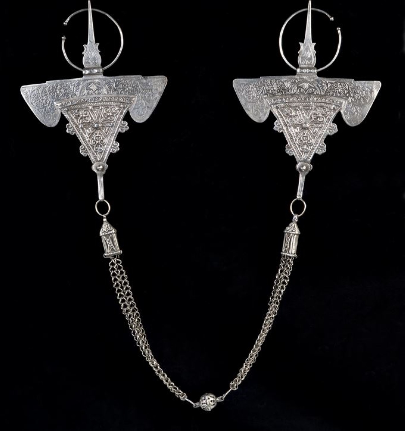 Amazighes : cycles, parures, motifs