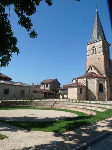 Eglise et théâtre de verdure