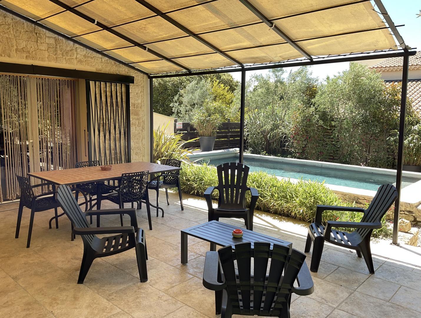 Vue Terrasse et salon de jardin