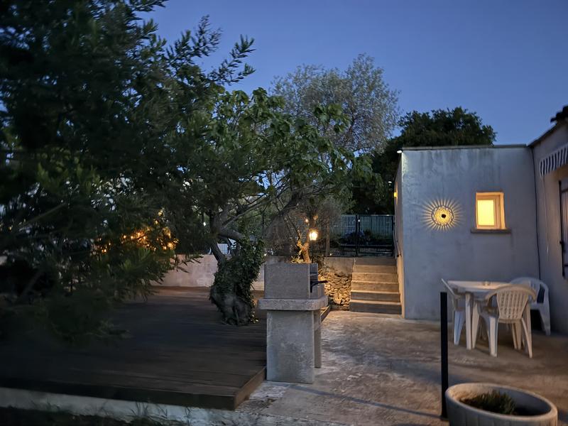 Gîte 4 personnes avec piscine – Élégance, calme et détente_Bollène