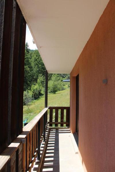 Gîte Les Cerfs-Balcon/terrasse Séjour-Roubion Les Buisses-Gîtes de France des Alpes-Maritimes