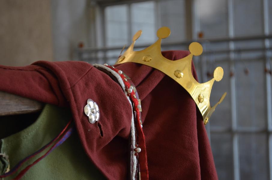 Couronnes et costumes 