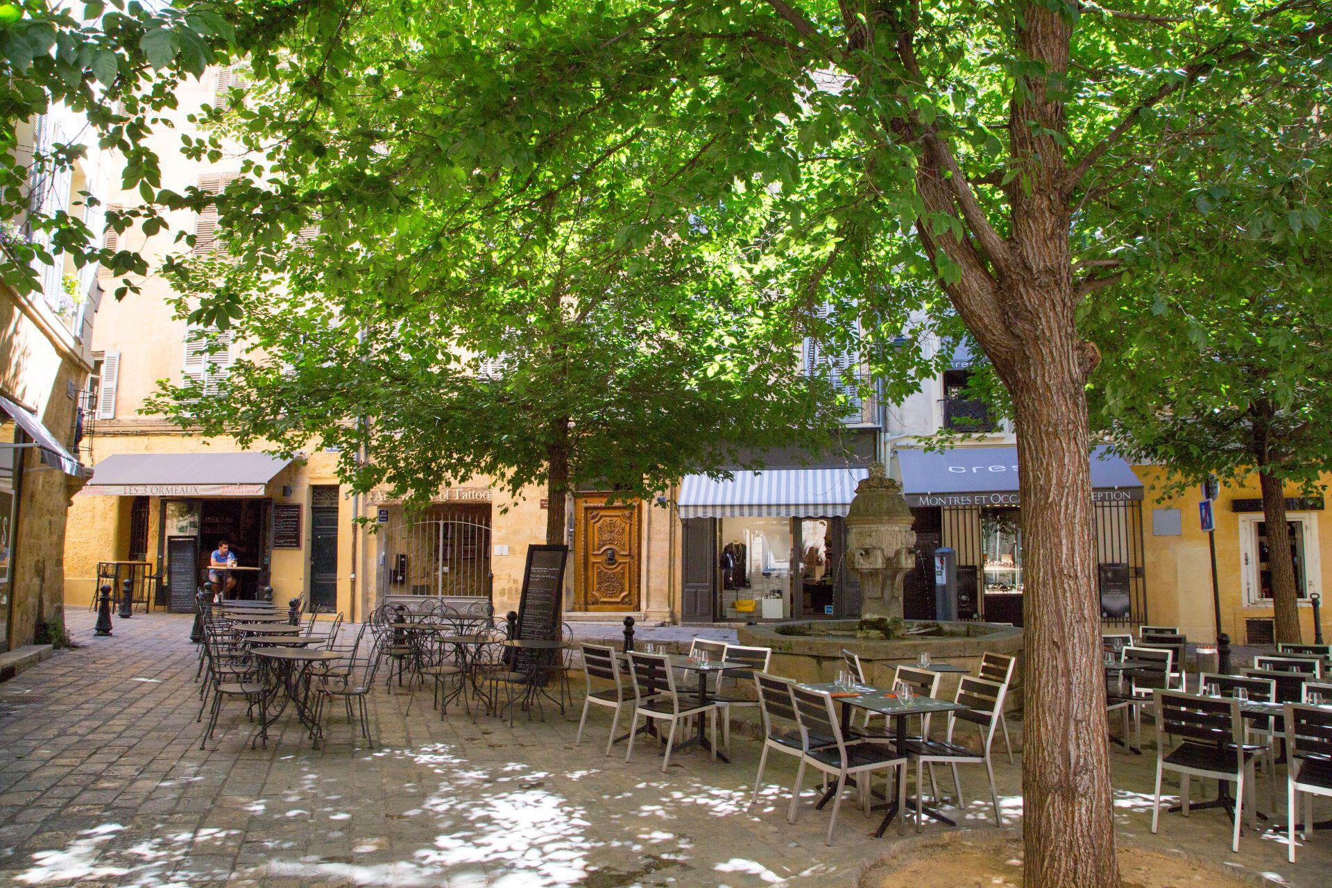 Place des Trois Ormeaux — photo 2