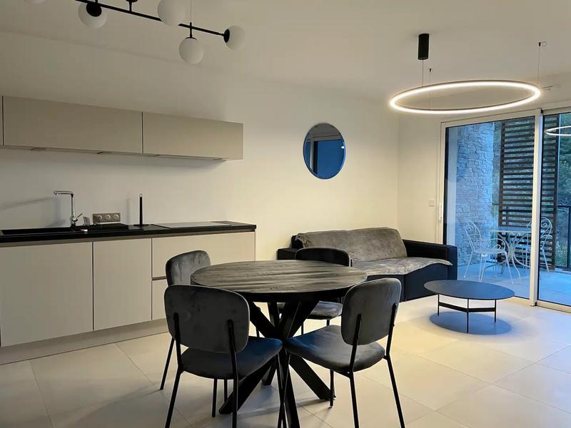 Cuisine + Coin repas + Salon