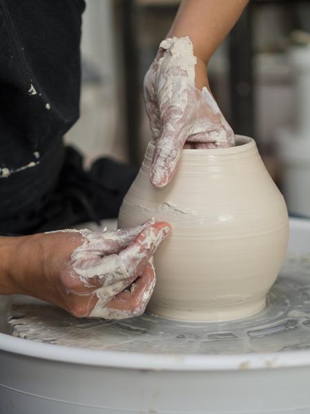 Travail de l'argile par la céramiste Sophie Lepoivre / PepperClay Ceramic 
