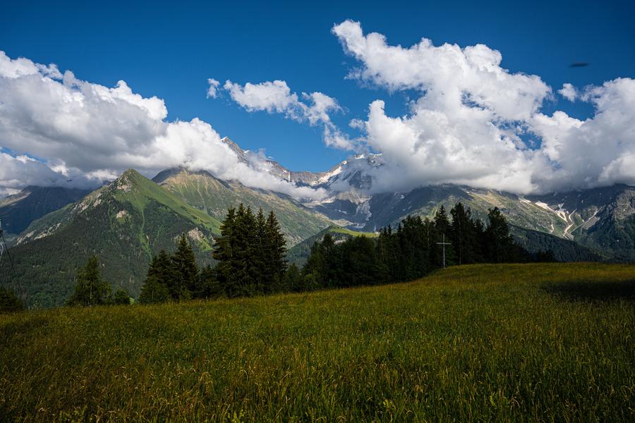 Les Chalets de Porcherey au départ du Plateau de la Croix
