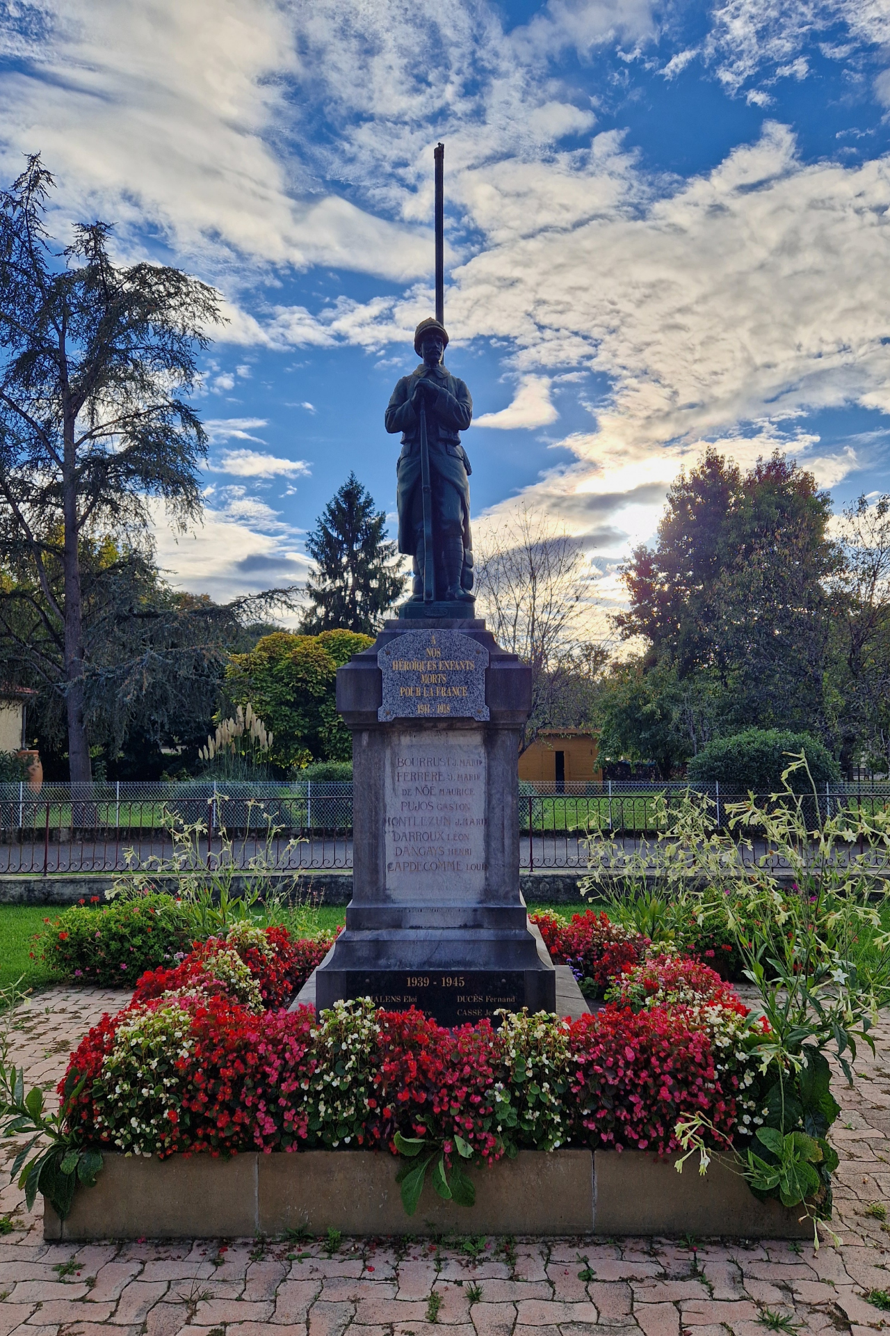Monument aux morts de L'Isle de Noé