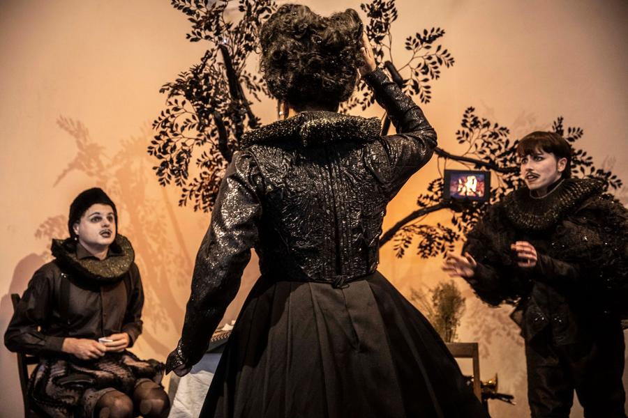 Avec les pieds - Jeanne Desoubeaux_Lyon 5ème