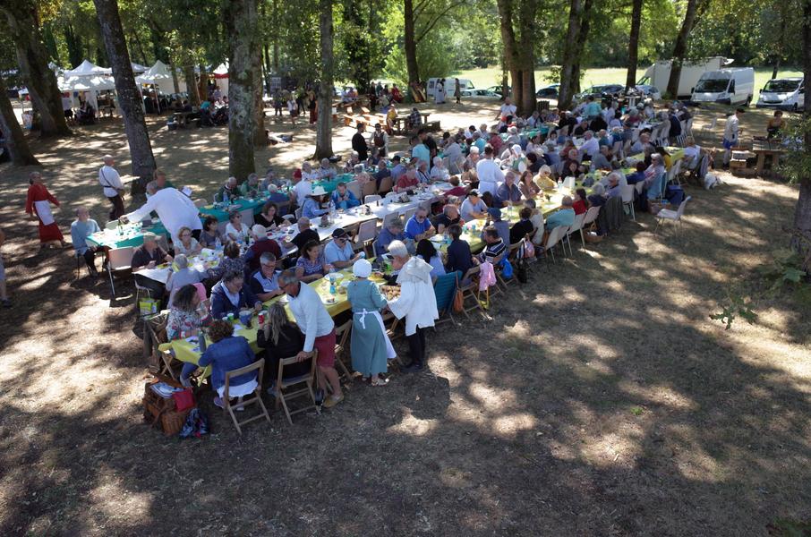 REPAS MEDIEVAL à LA CLOTTE