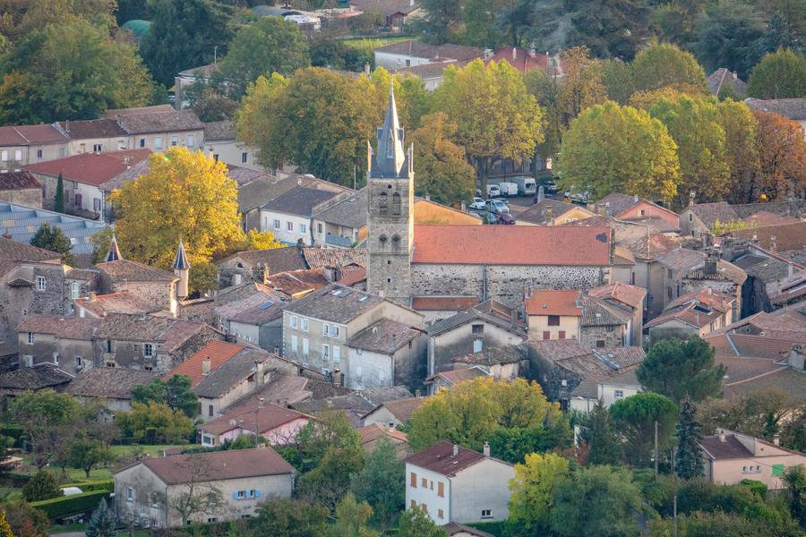 Thueyts - vue du village au coucher de soleil 2 ©sourcesetvolcans