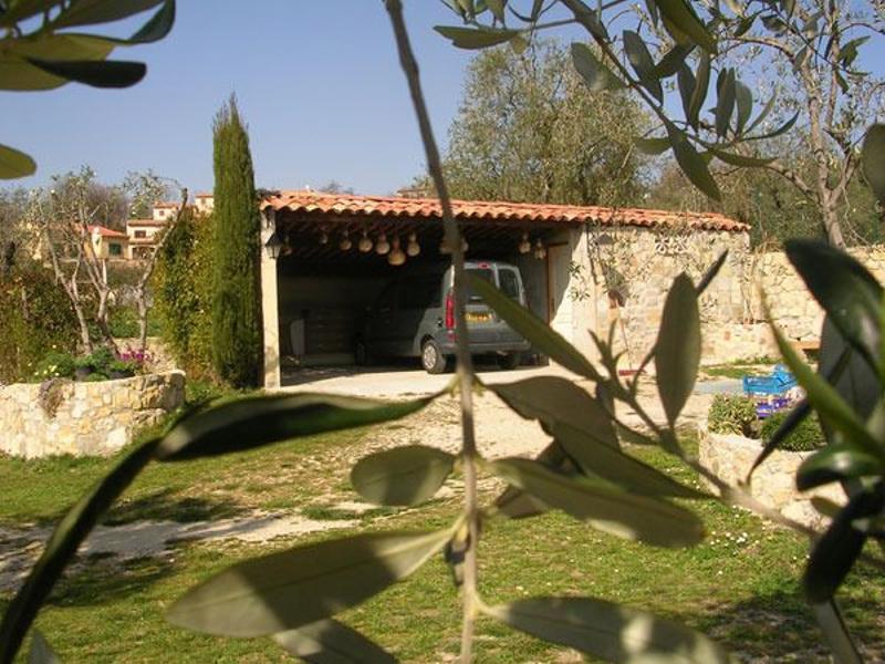 Gîte Le Jardin des Cinq Sens-Abri voiture-Tourrette-Levens-Gîtes de France des Alpes-Maritimes