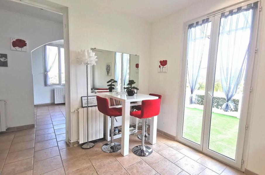 salon accès sur la terrasse de 40m2- Villa Madeleine - Gîtes de France Colomars